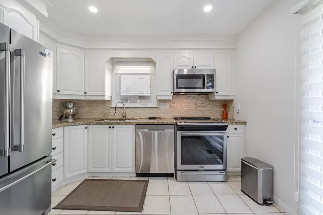 131 Holmcrest Trail, Scarborough - photo 15