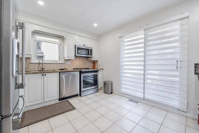 131 Holmcrest Trail, Scarborough - photo 16