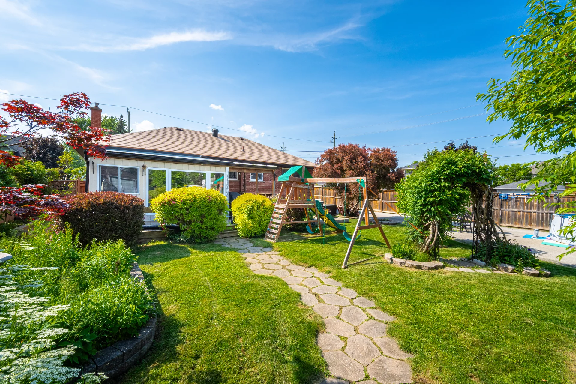 3009498