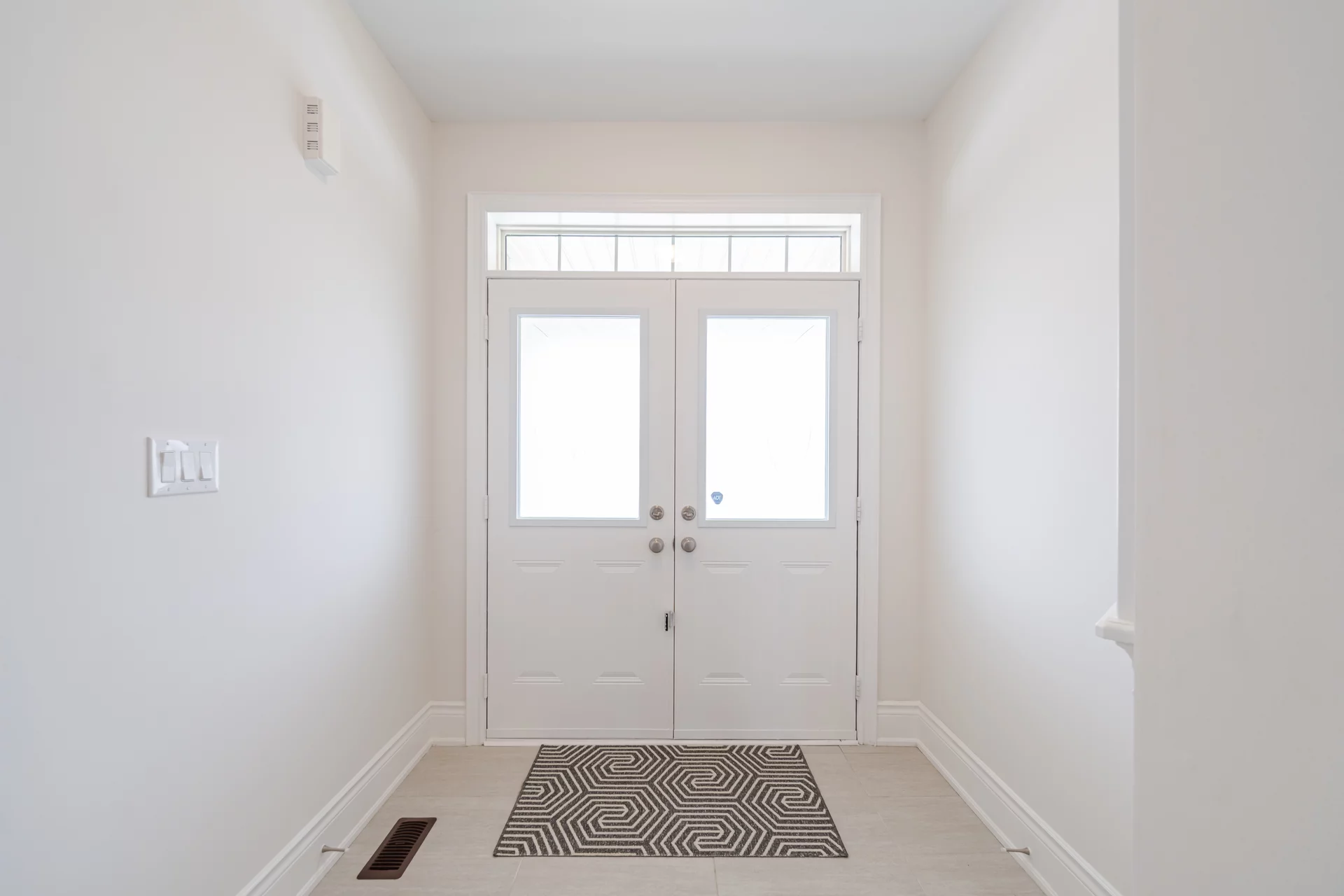 31 Golden Hawk Drive, Hamilton - photo 6