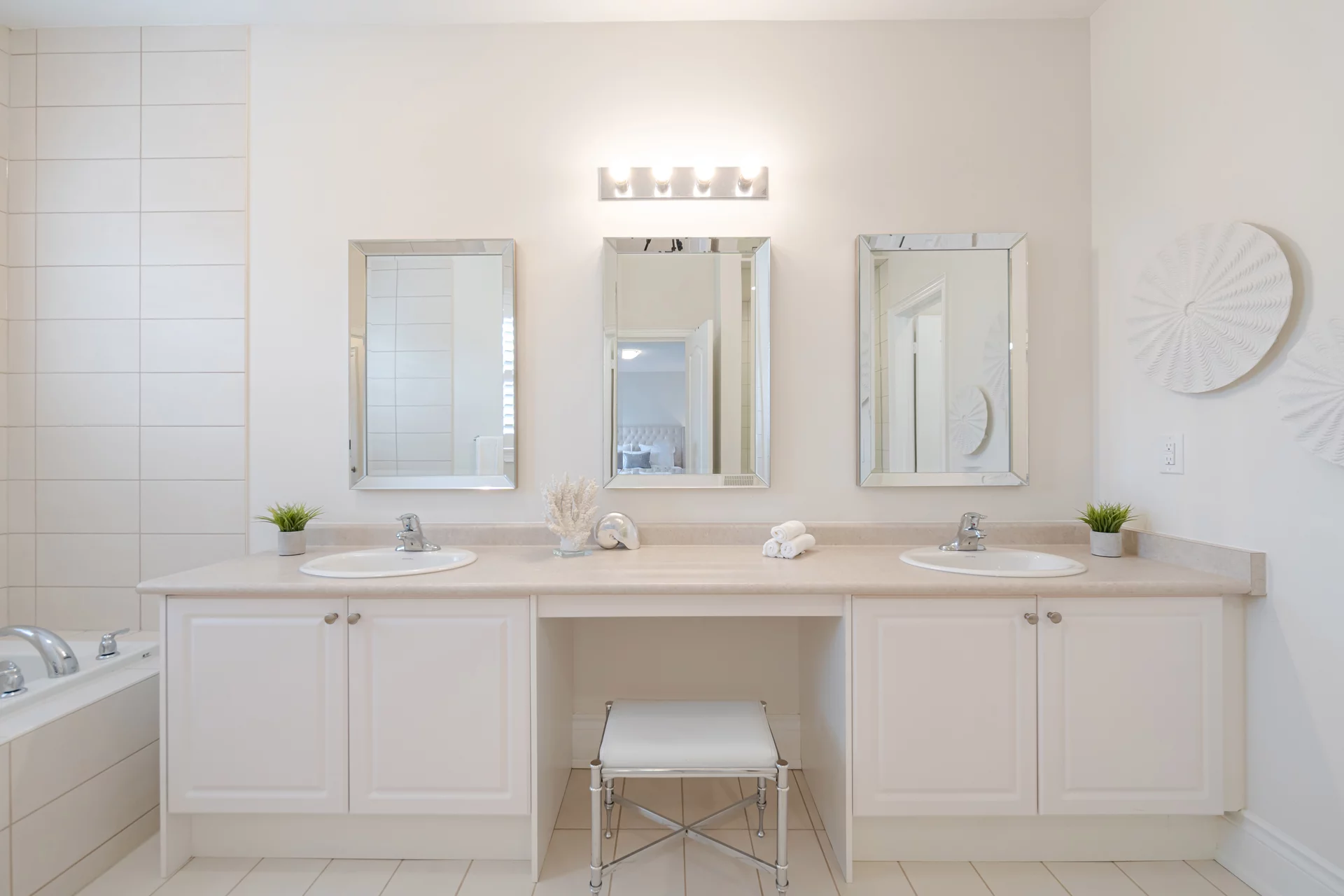 31 Golden Hawk Drive, Hamilton - photo 38