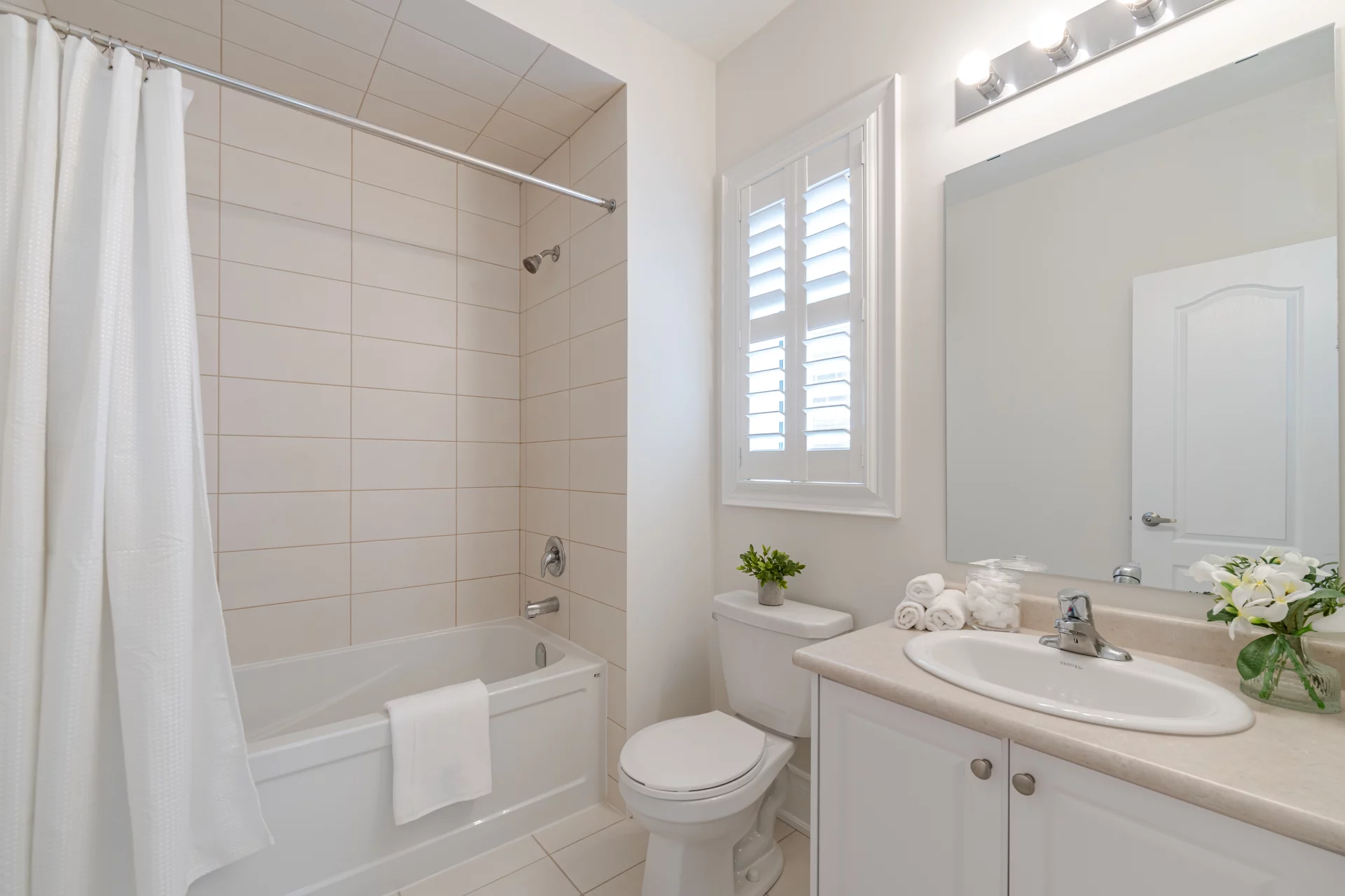 31 Golden Hawk Drive, Hamilton - photo 44
