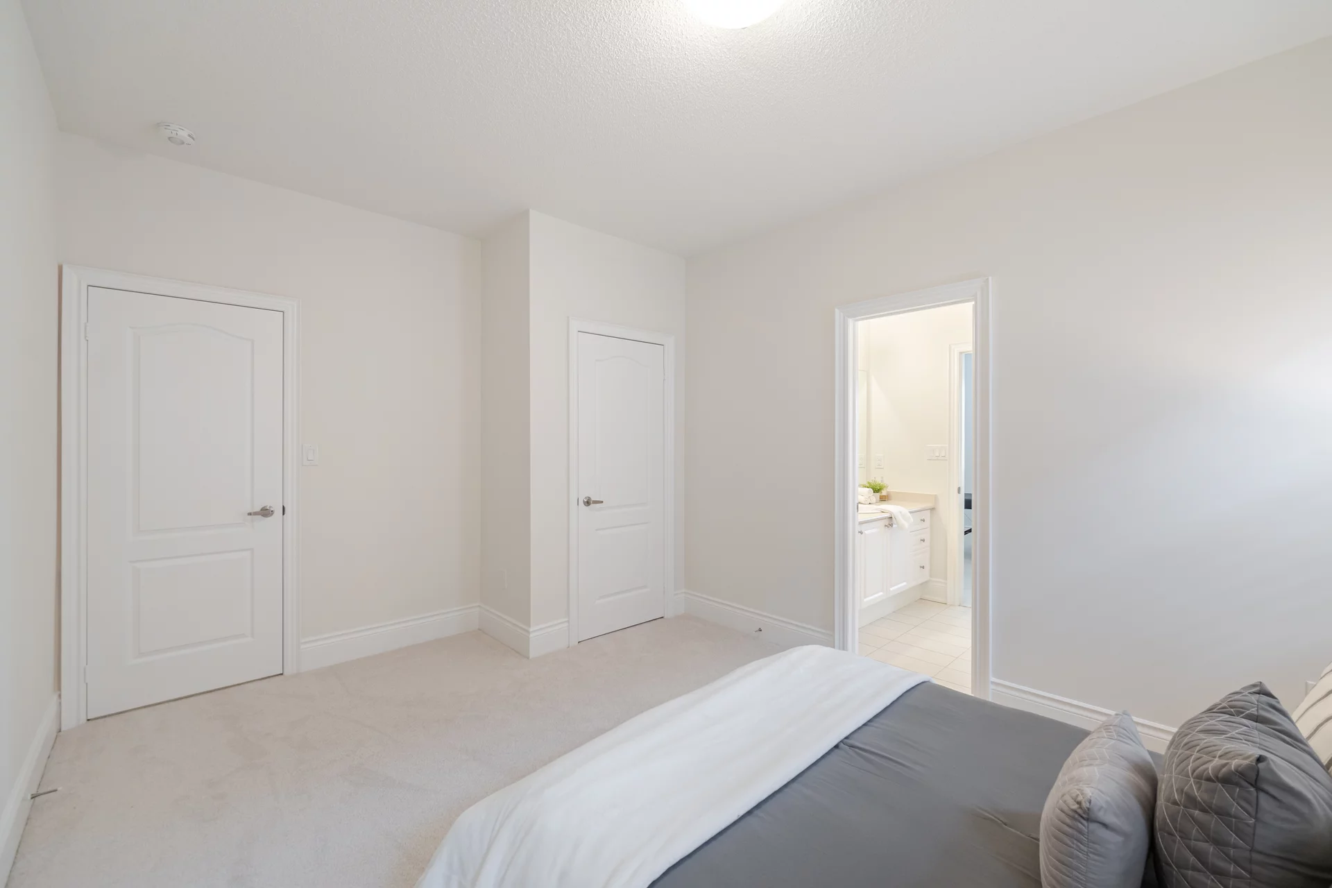 31 Golden Hawk Drive, Hamilton - photo 47