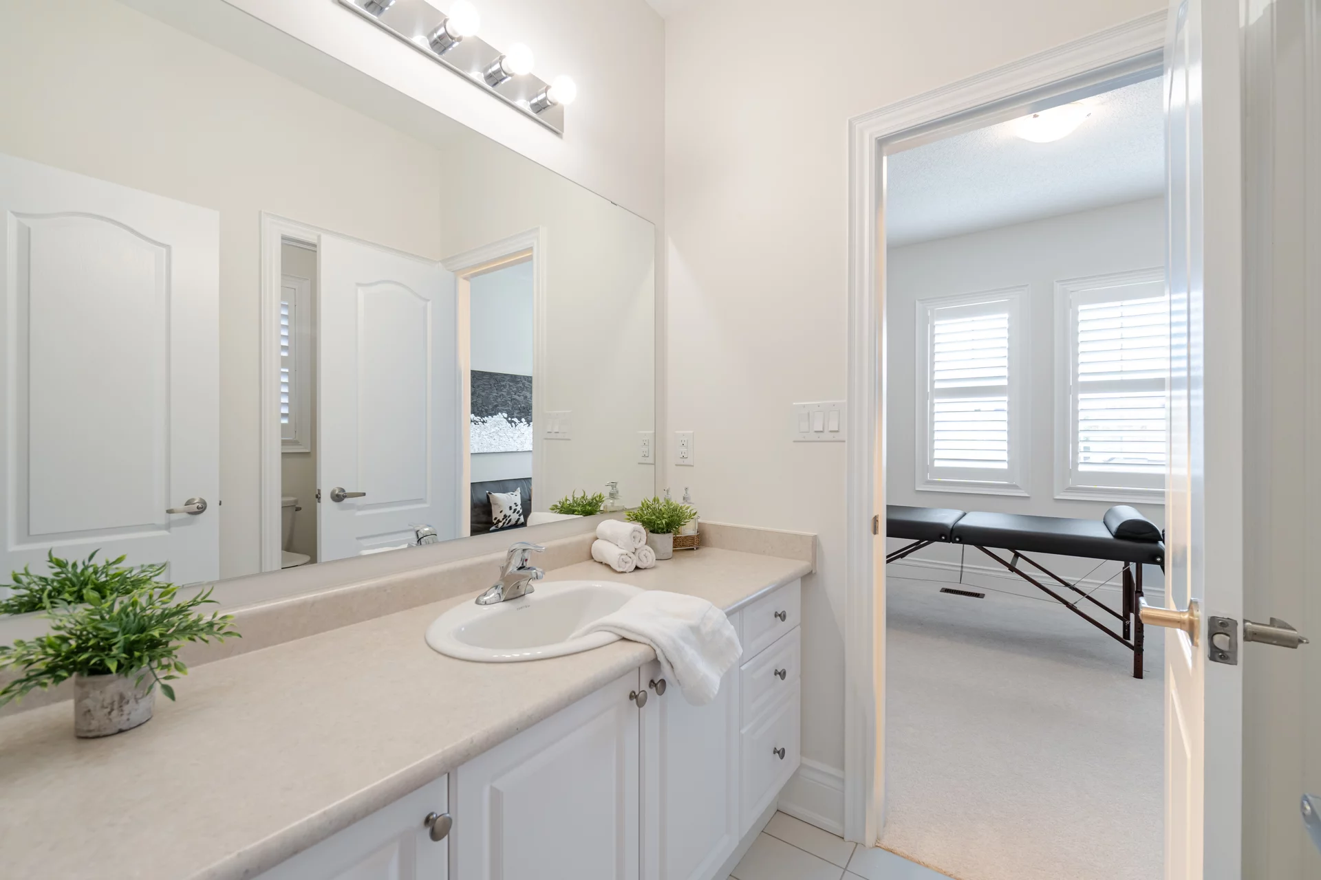 31 Golden Hawk Drive, Hamilton - photo 48