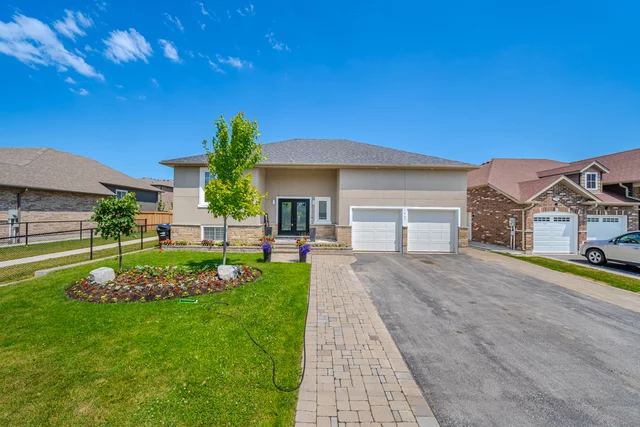 225 Centre Street, Stayner - photo 2