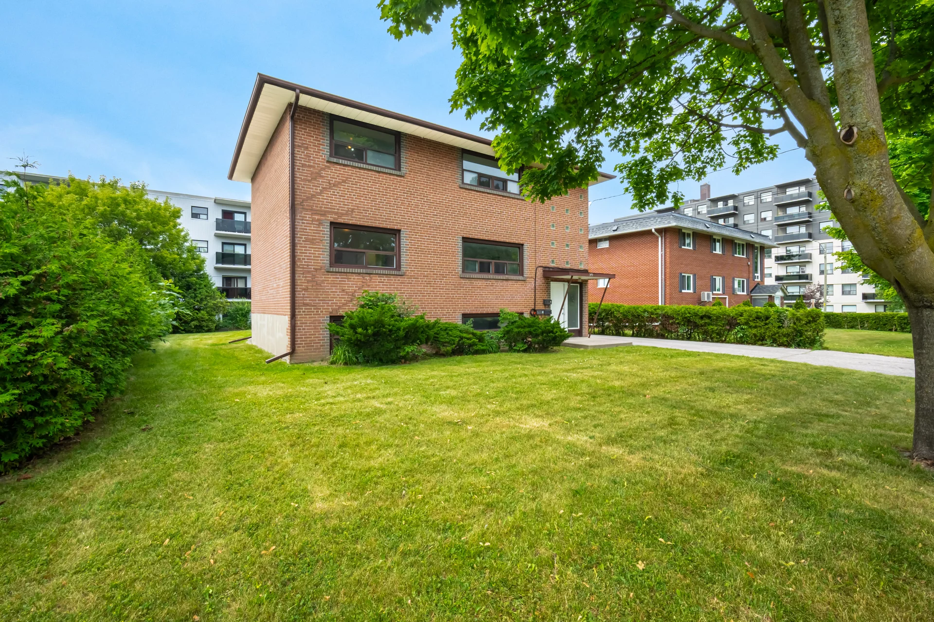 349 Frontenac Avenue, Oshawa - photo 3
