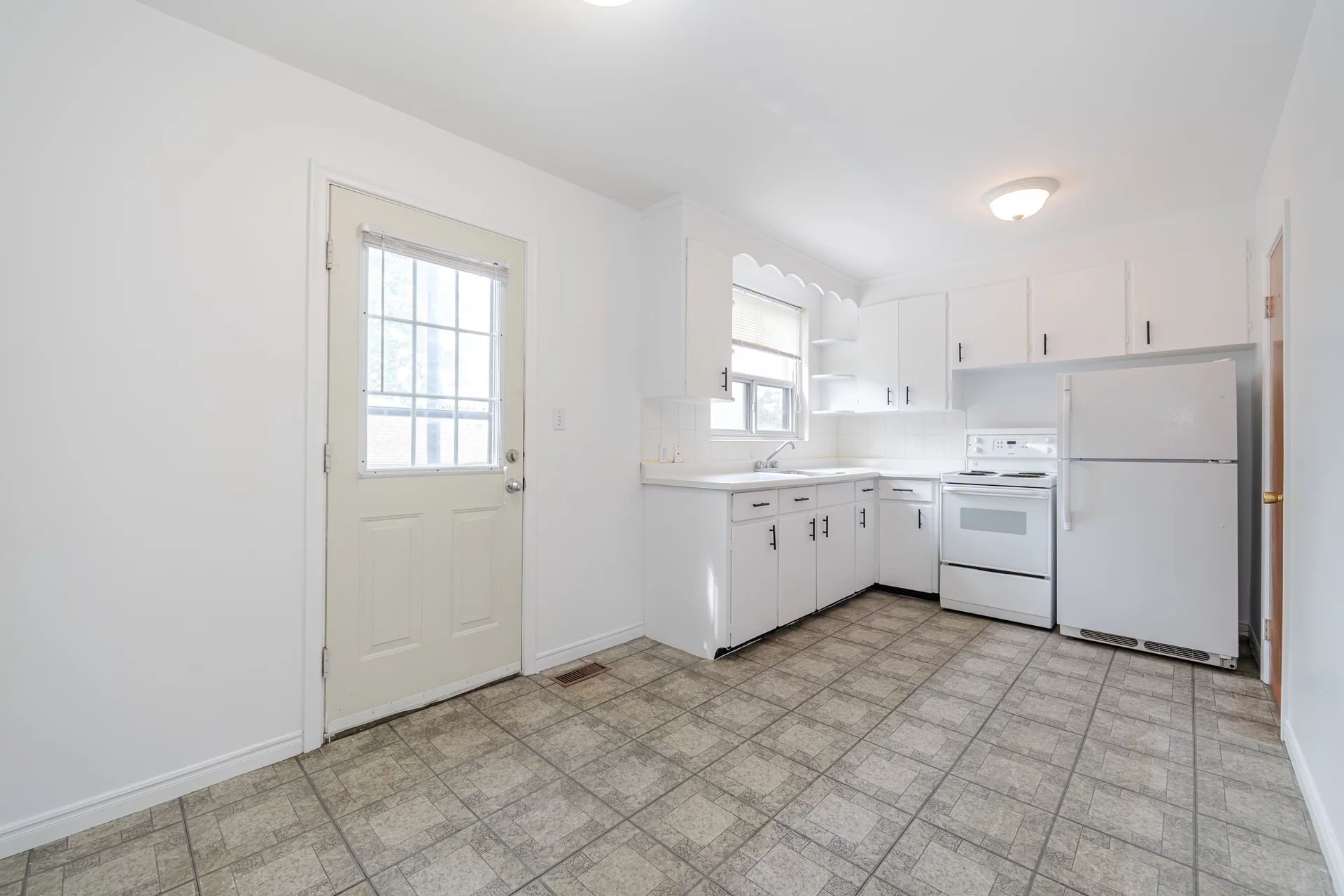 349 Frontenac Avenue, Oshawa - photo 15
