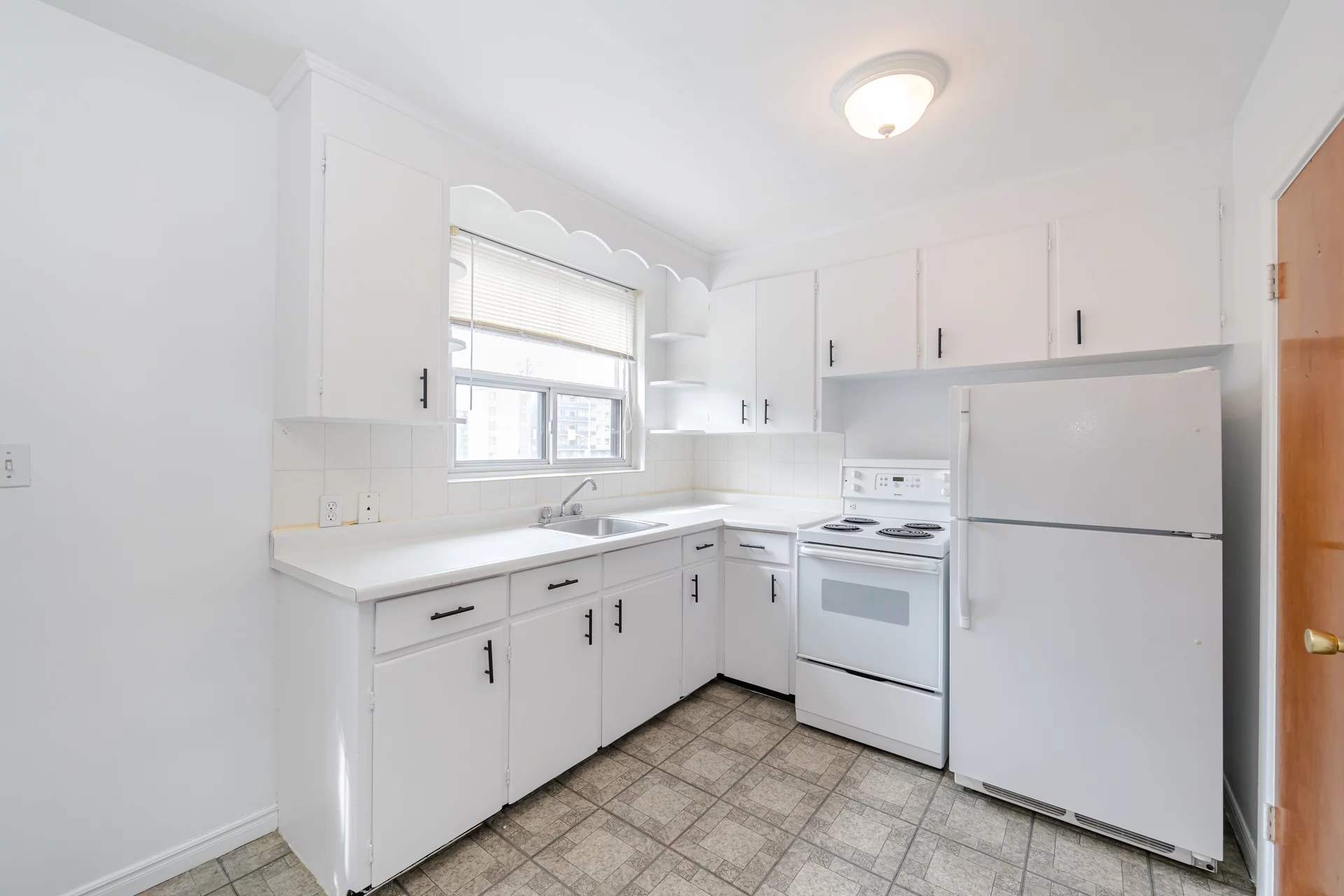349 Frontenac Avenue, Oshawa - photo 18