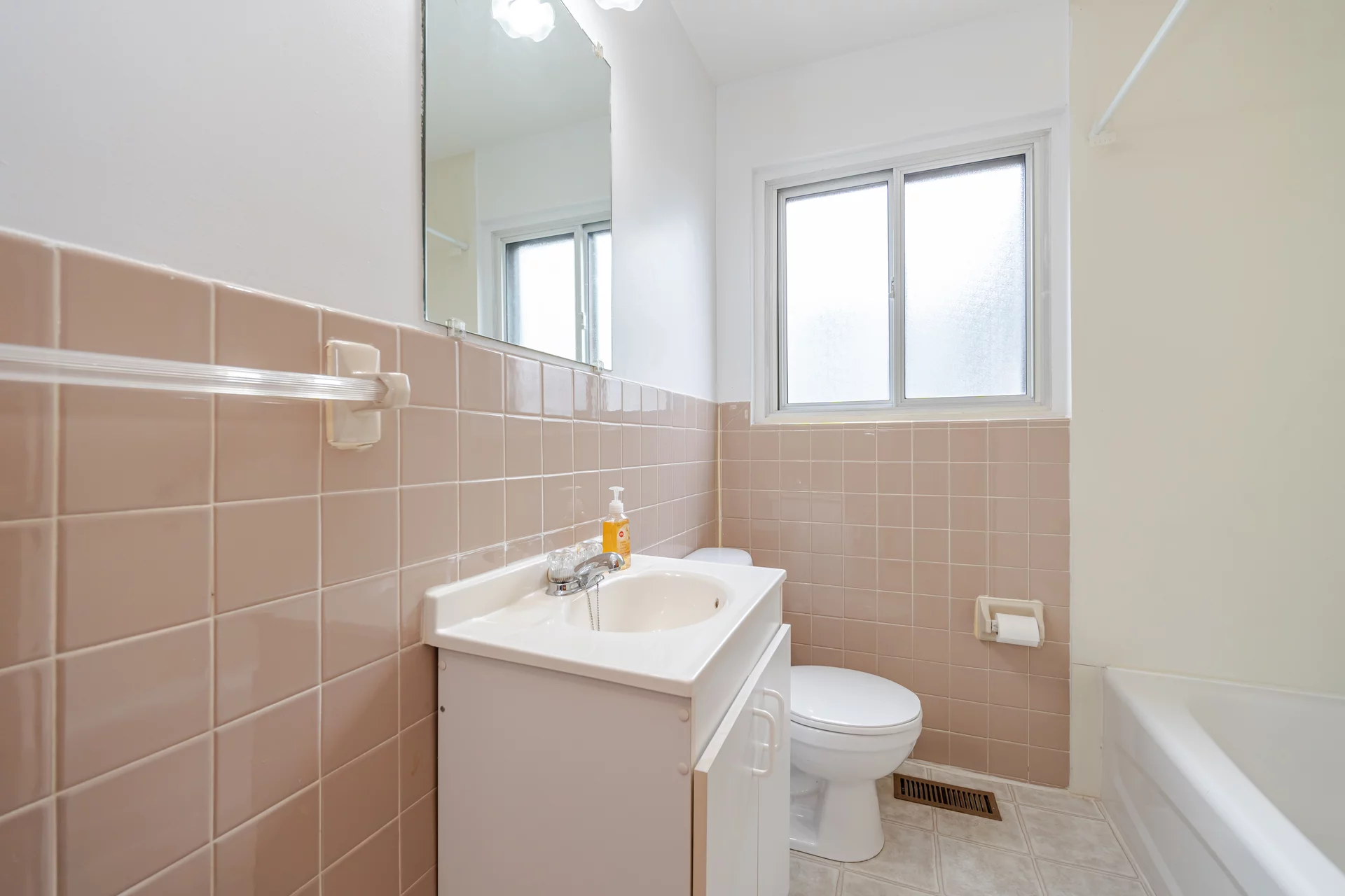 349 Frontenac Avenue, Oshawa - photo 25