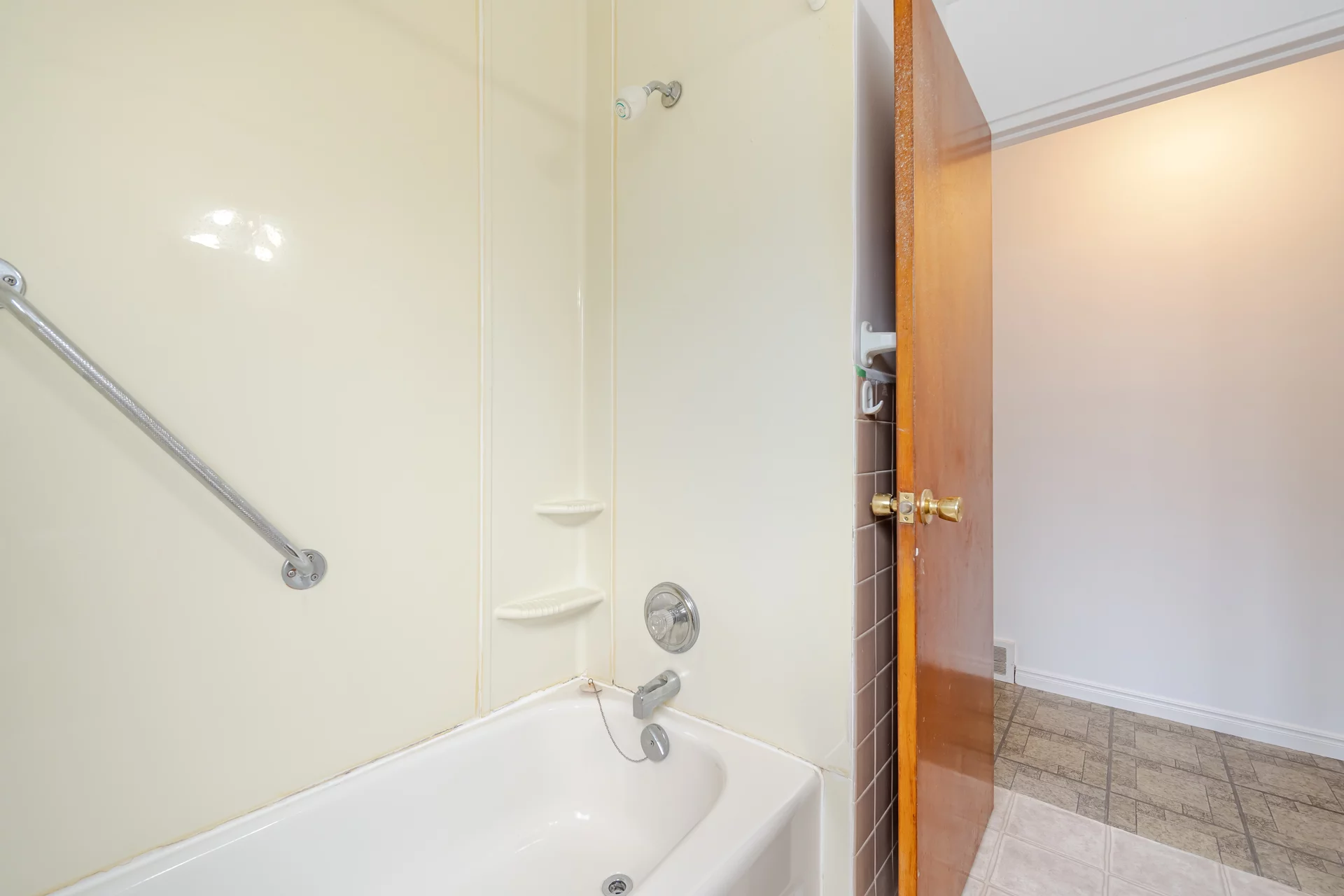 349 Frontenac Avenue, Oshawa - photo 26