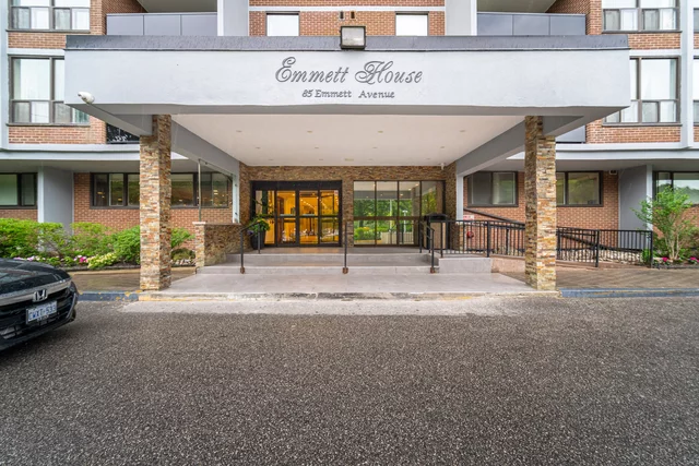 #2006-85 Emmett Avenue, York - photo 4