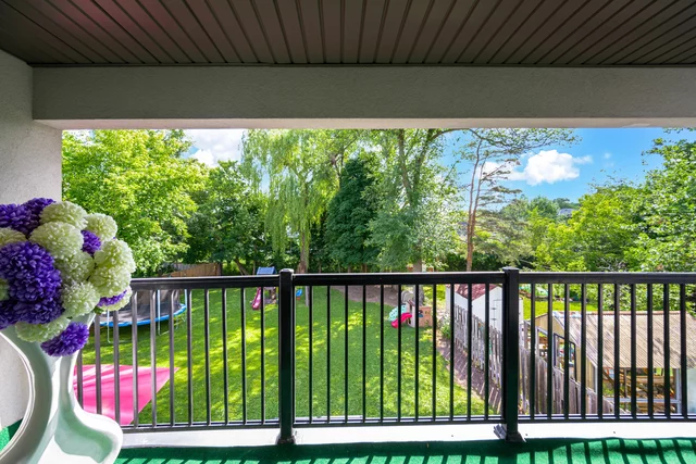 1040 Kent Avenue, Oakville - photo 54