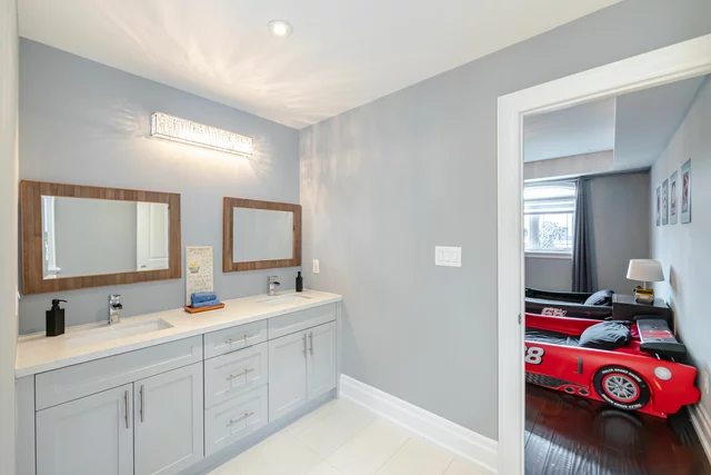 1040 Kent Avenue, Oakville - photo 66