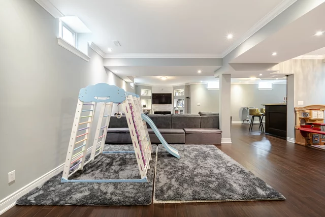 1040 Kent Avenue, Oakville - photo 74
