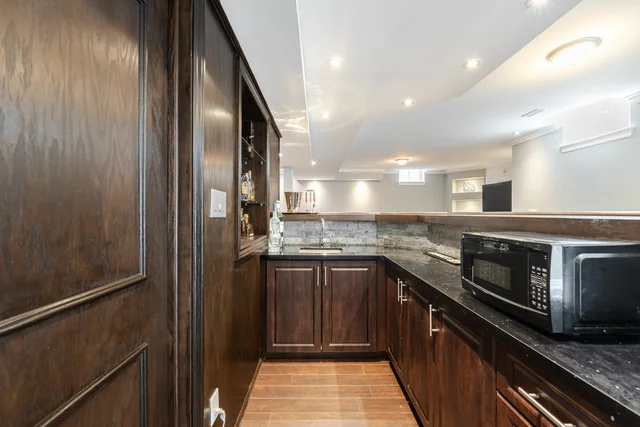 1040 Kent Avenue, Oakville - photo 81