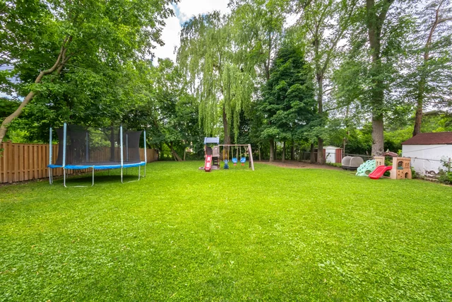 1040 Kent Avenue, Oakville - photo 98