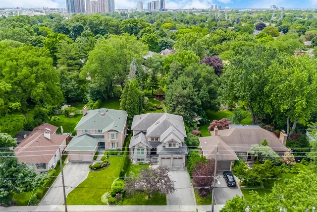 174 Burnhamthorpe Road, Etobicoke - photo 1