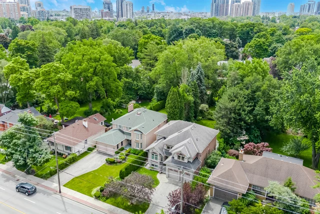 174 Burnhamthorpe Road, Etobicoke - photo 2