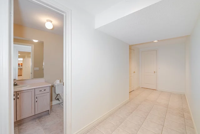 2 Polo Crescent, Woodbridge - photo 74