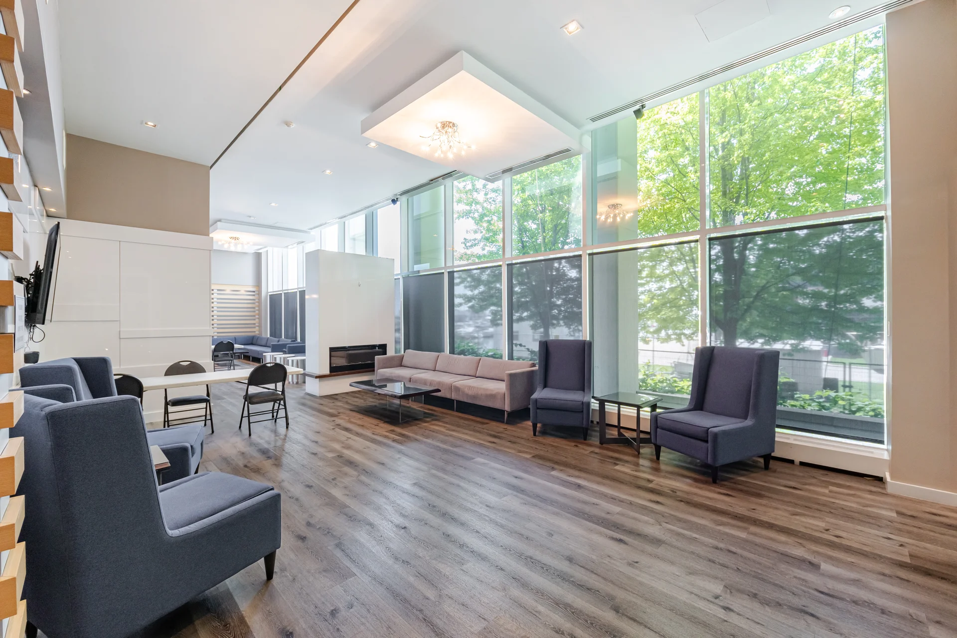 3046025