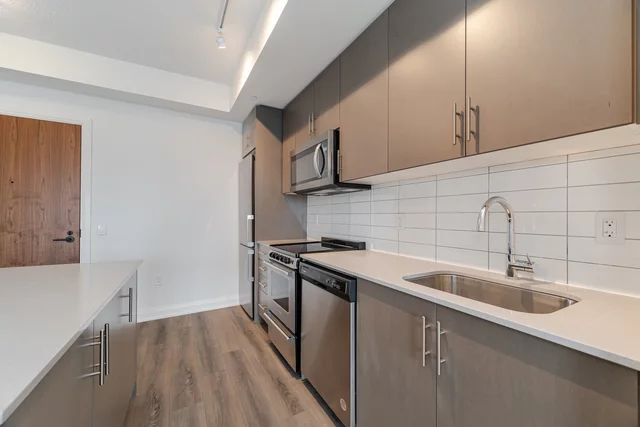 #711-509 Dundas Street West, Oakville - photo 11