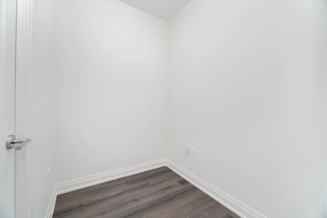 #711-509 Dundas Street West, Oakville - photo 22