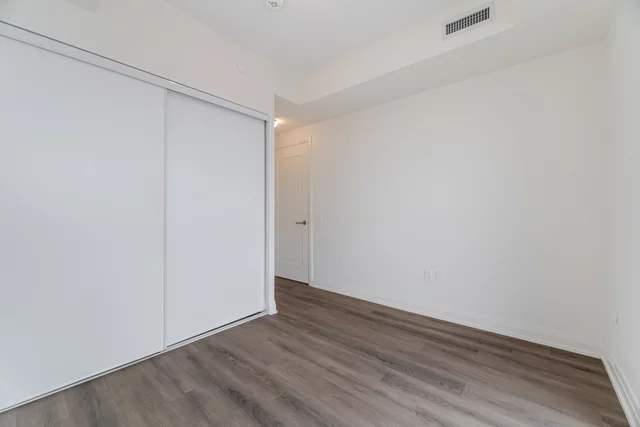 #711-509 Dundas Street West, Oakville - photo 29