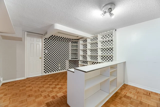 2134 Sheppard Avenue West, North York - photo 33