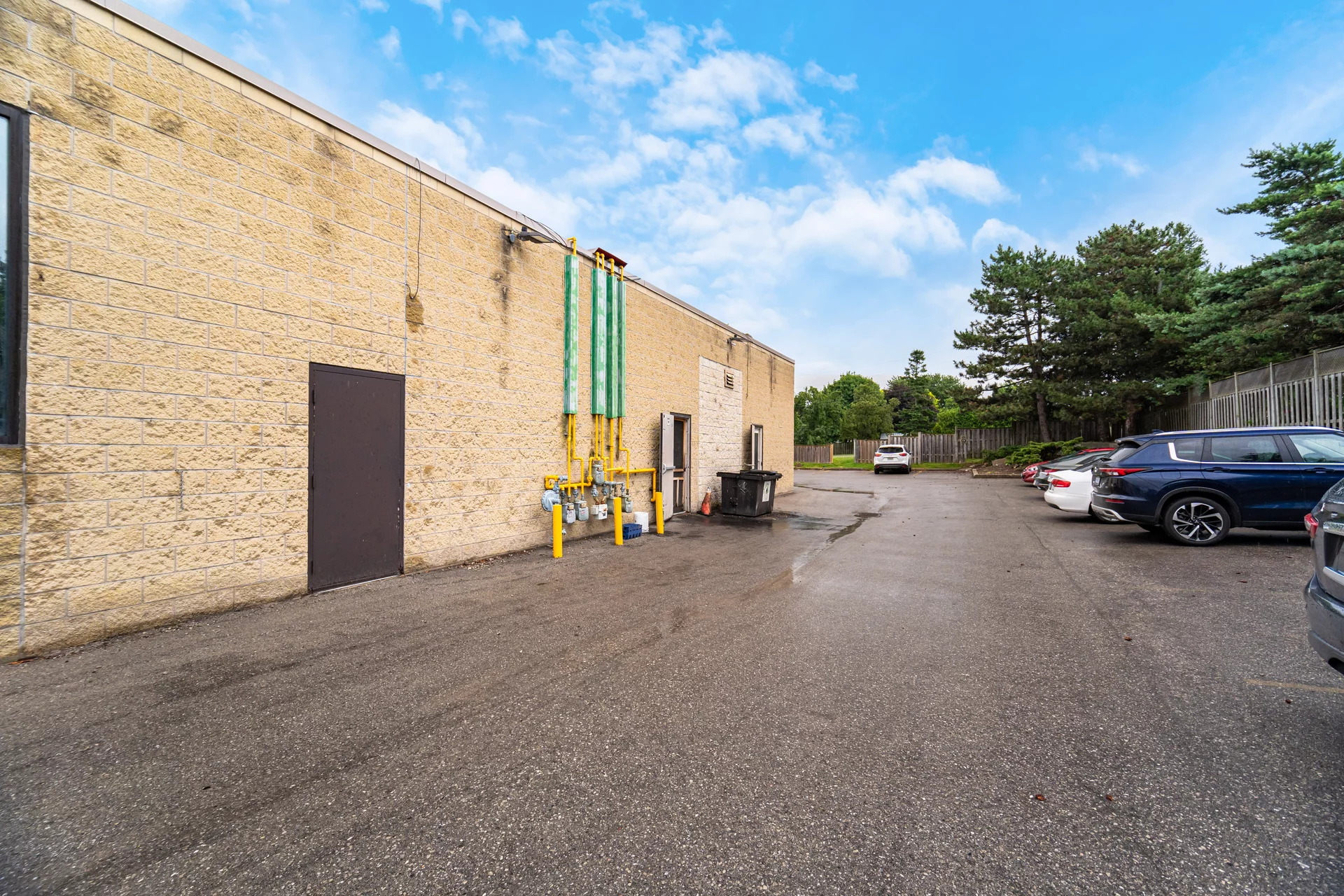3053136