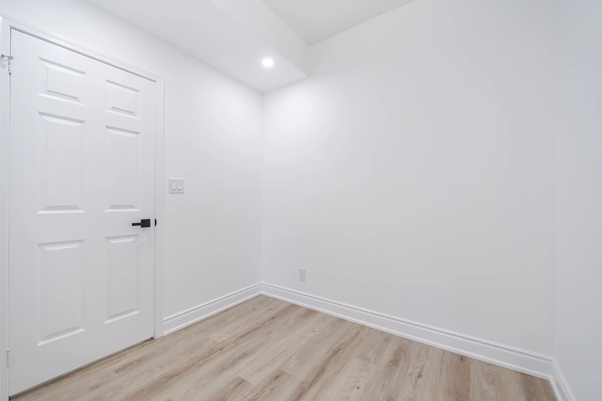 3068944