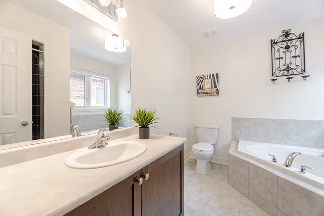 520 Downes Jackson Heights, Milton - photo 35