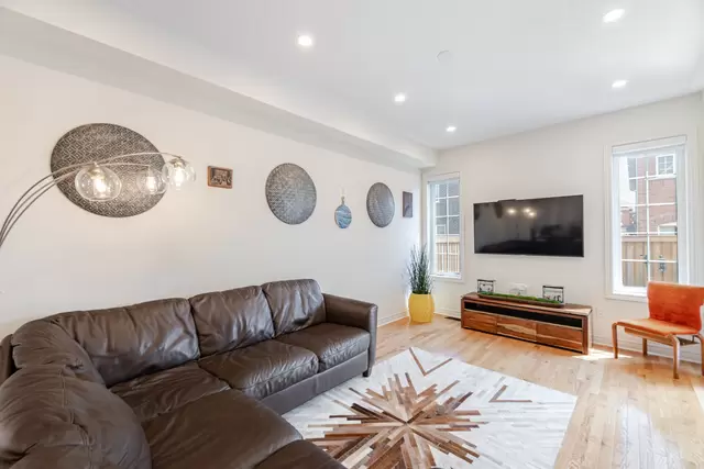 520 Downes Jackson Heights, Milton - photo 15