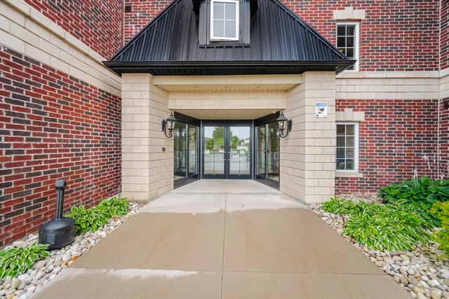 #115-308 Watson Parkway North, Guelph - photo 2