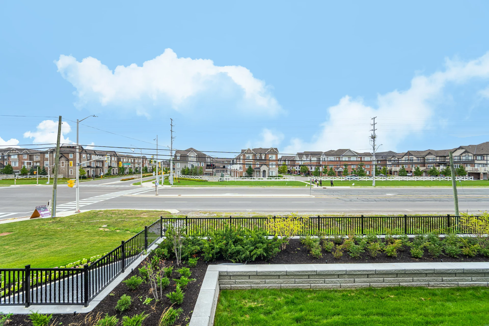 3085143