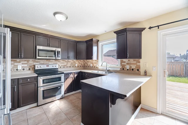 133 Fleming Way, Shelburne - photo 17