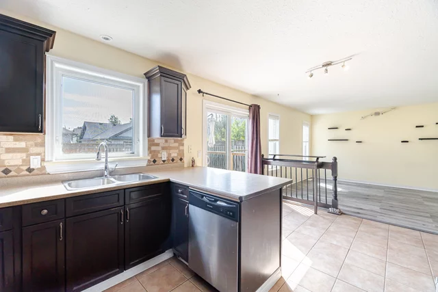 133 Fleming Way, Shelburne - photo 18