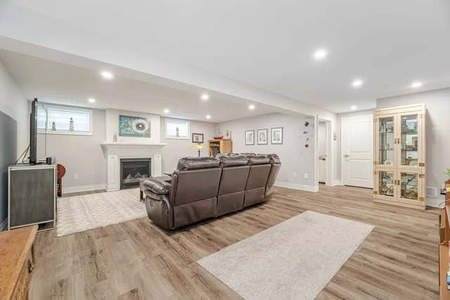 323 Regatta Drive, Welland - photo 44
