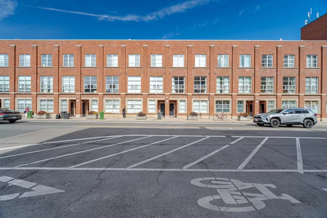 #2-1390 Bloor Street West, Toronto - photo 2