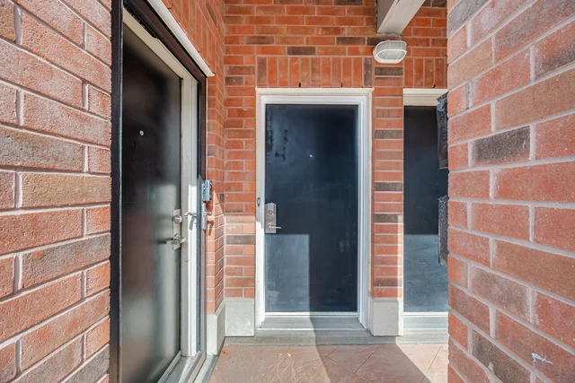 #2-1390 Bloor Street West, Toronto - photo 4