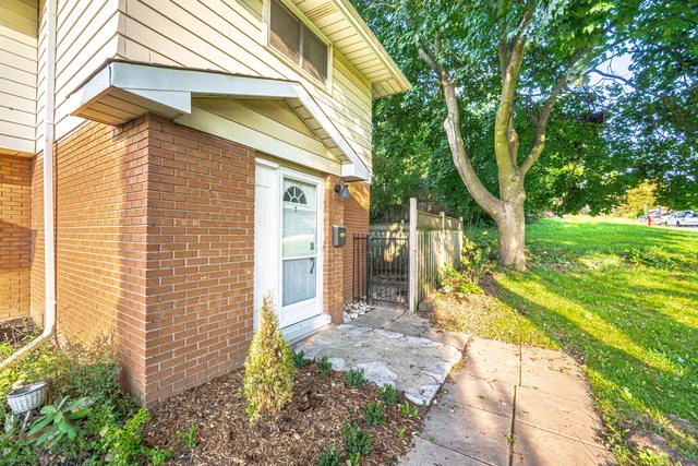 #1-1116 Homewood Drive, Burlington - photo 3