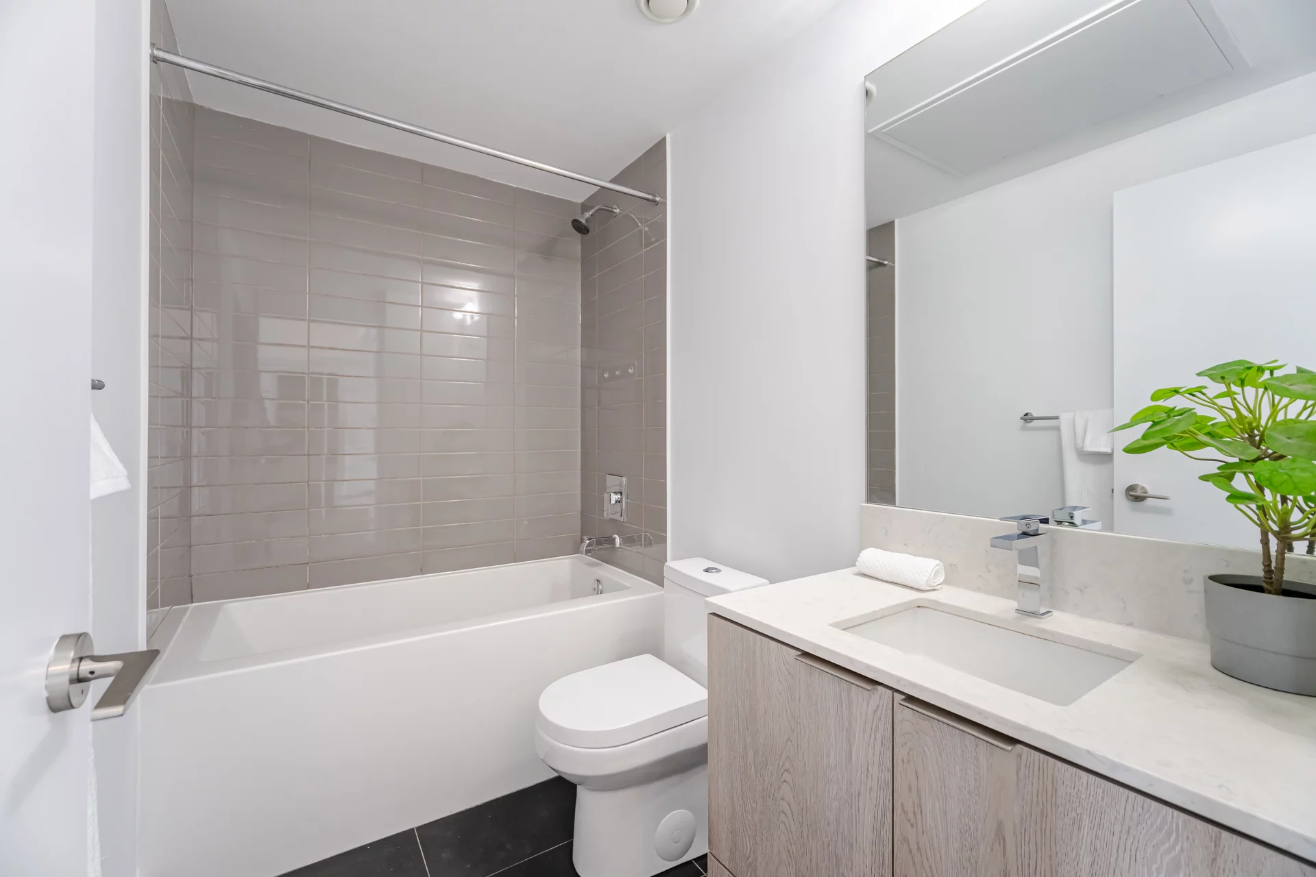 3135496