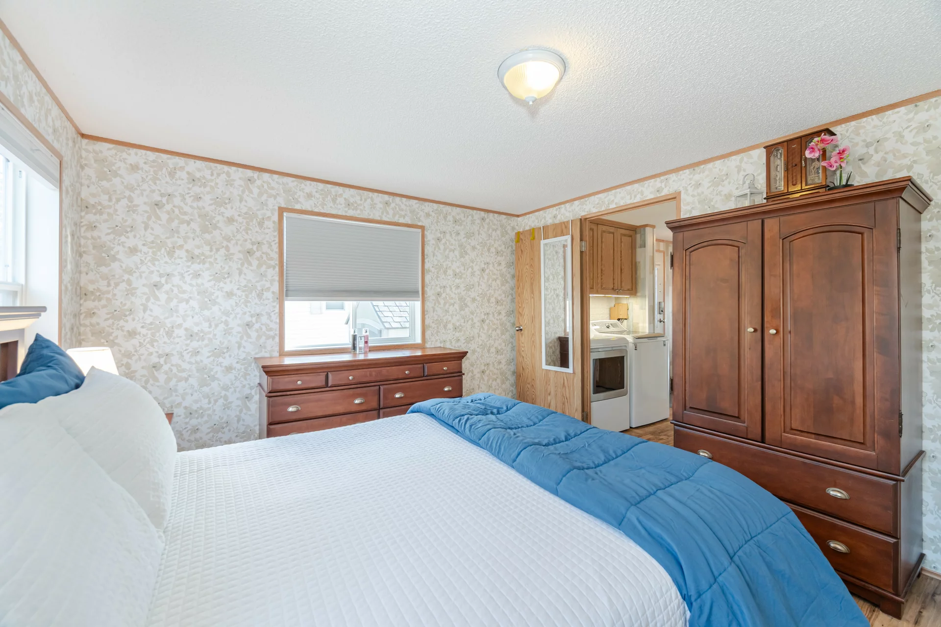 3148998