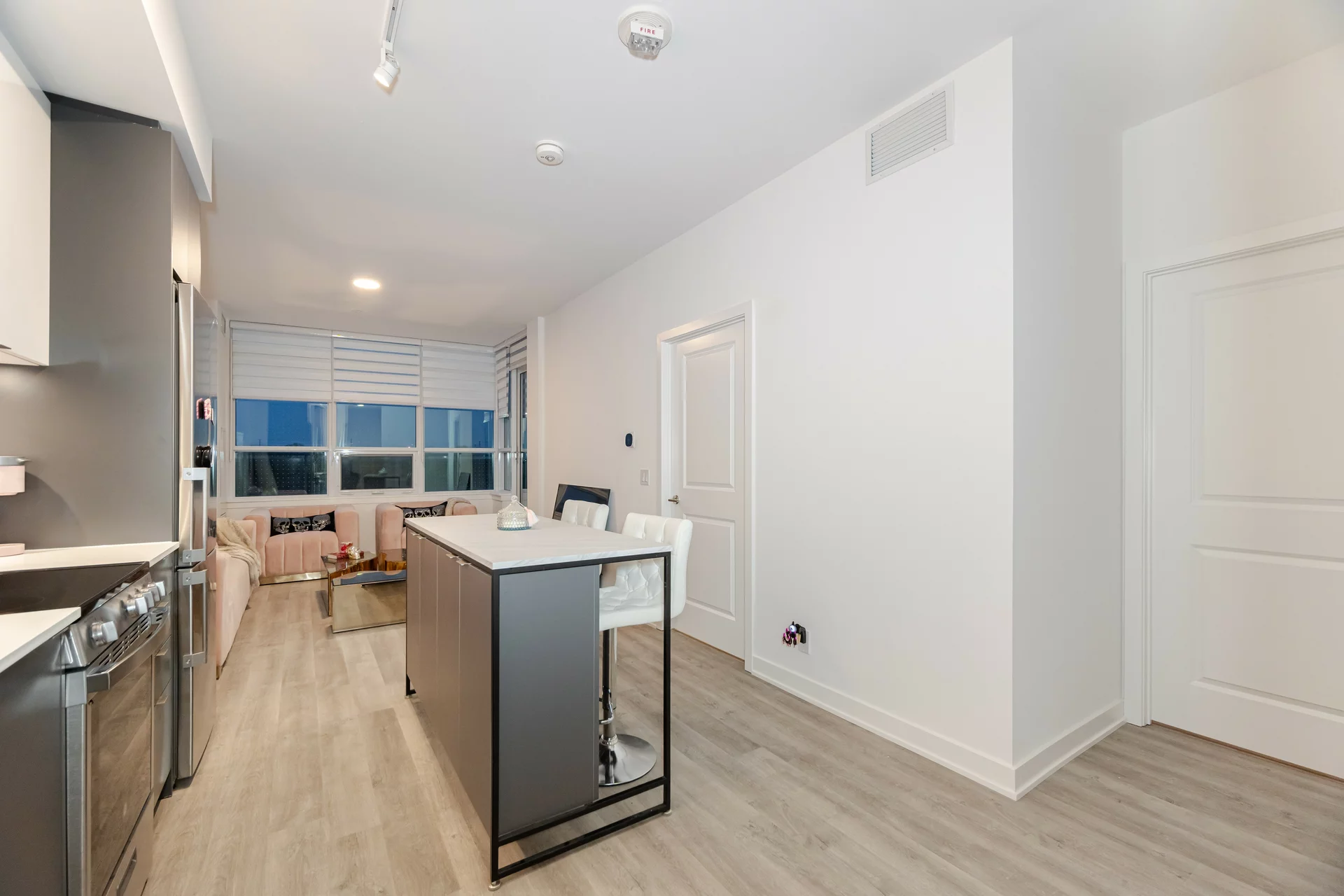 #B226-50 Upper Mall Way, Vaughan - photo 6