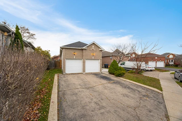 10 Albiwoods Trail, Bolton - photo 2