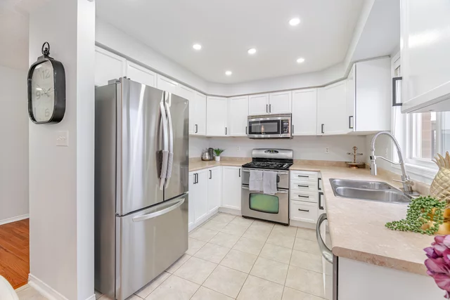59 Decourcy-Ireland Circle, Ajax - photo 16