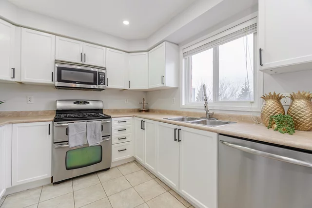 59 Decourcy-Ireland Circle, Ajax - photo 18