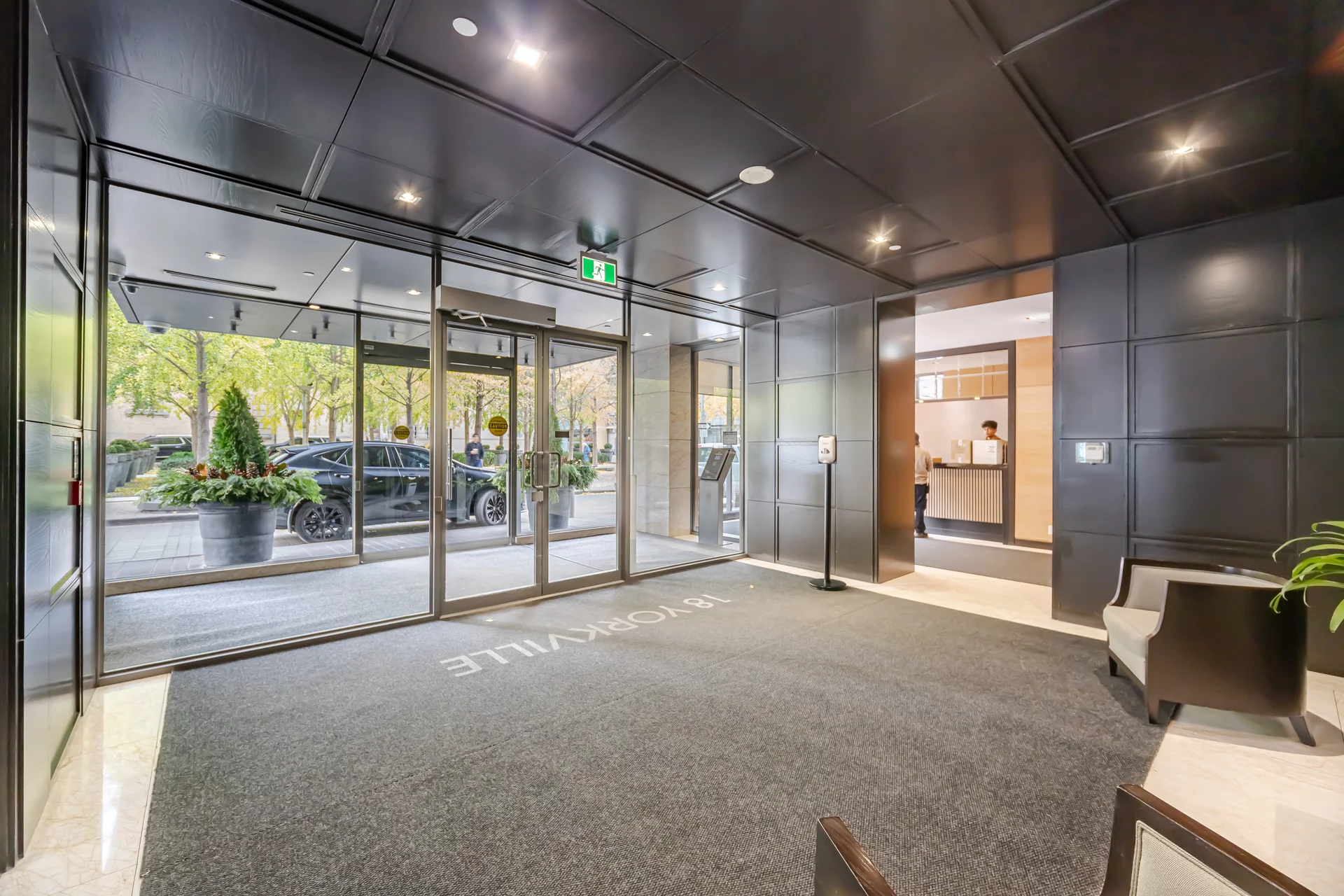 #709-18 Yorkville Avenue, Toronto - photo 3