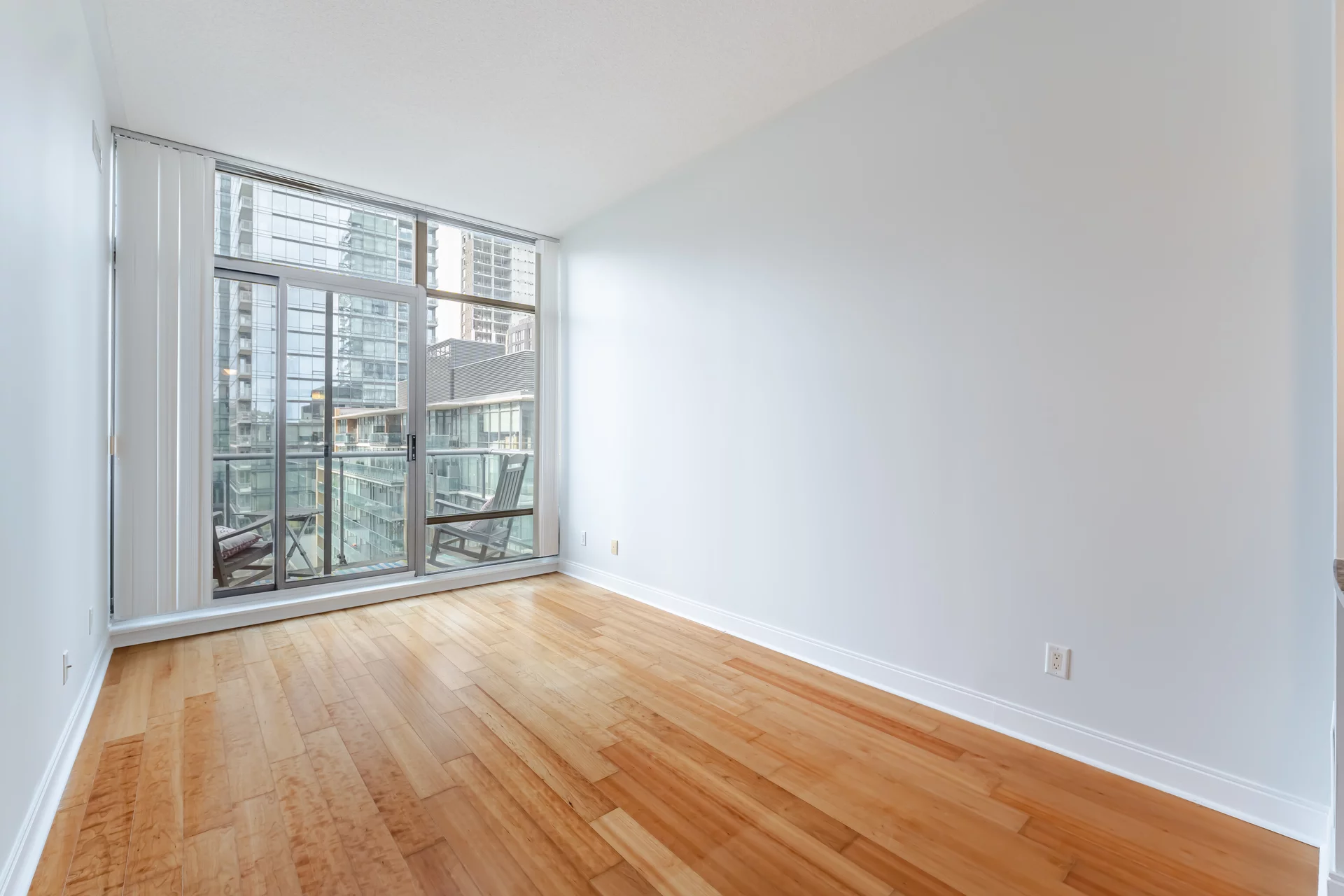 #709-18 Yorkville Avenue, Toronto - photo 12