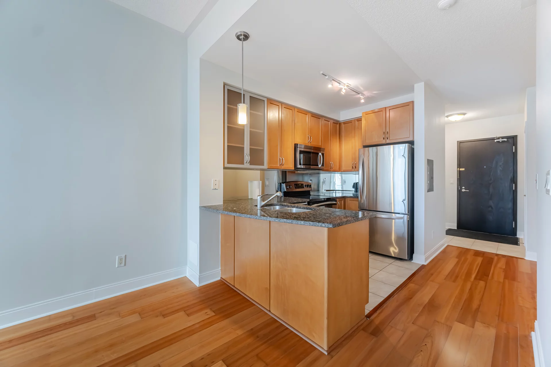 #709-18 Yorkville Avenue, Toronto - photo 19