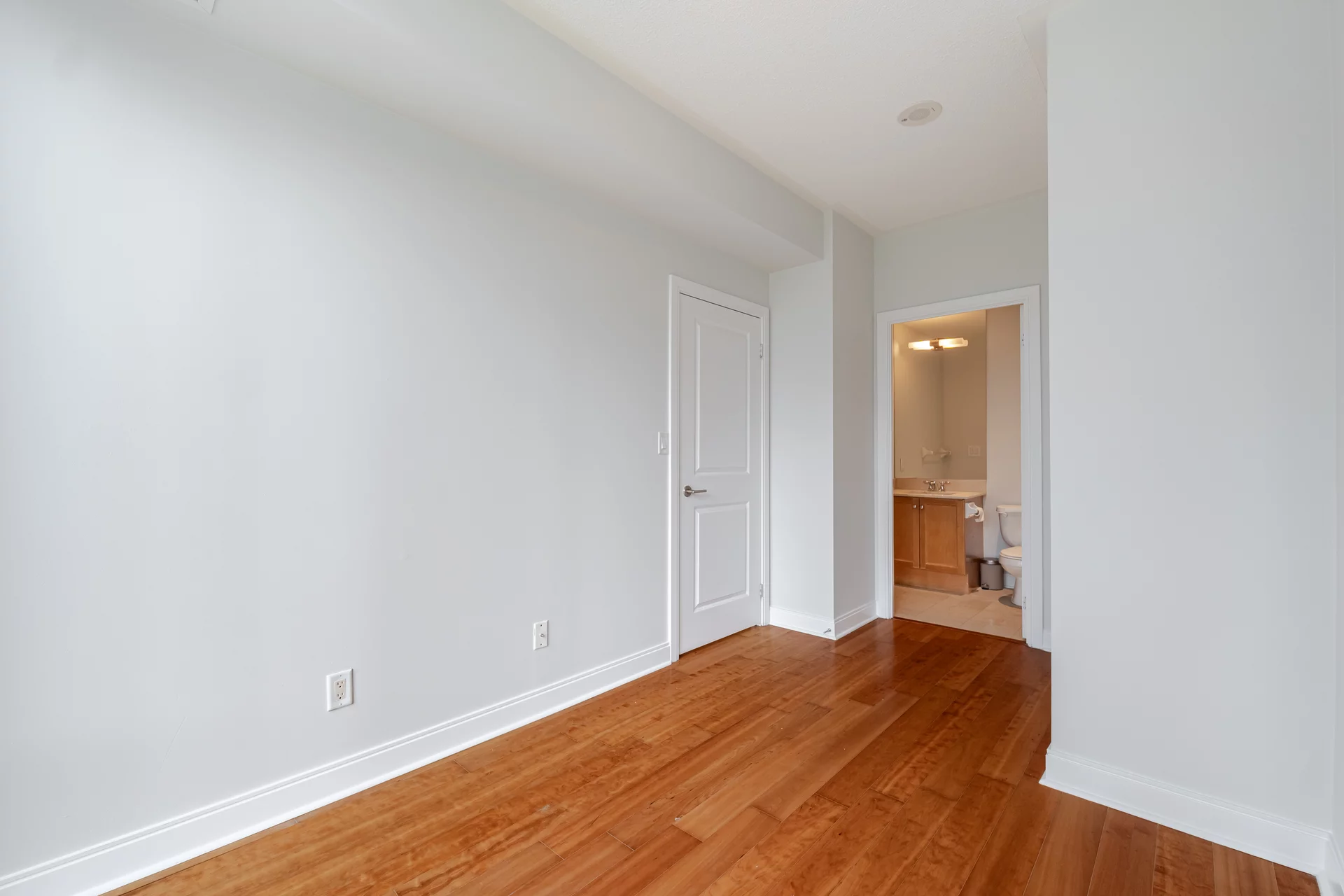 #709-18 Yorkville Avenue, Toronto - photo 25
